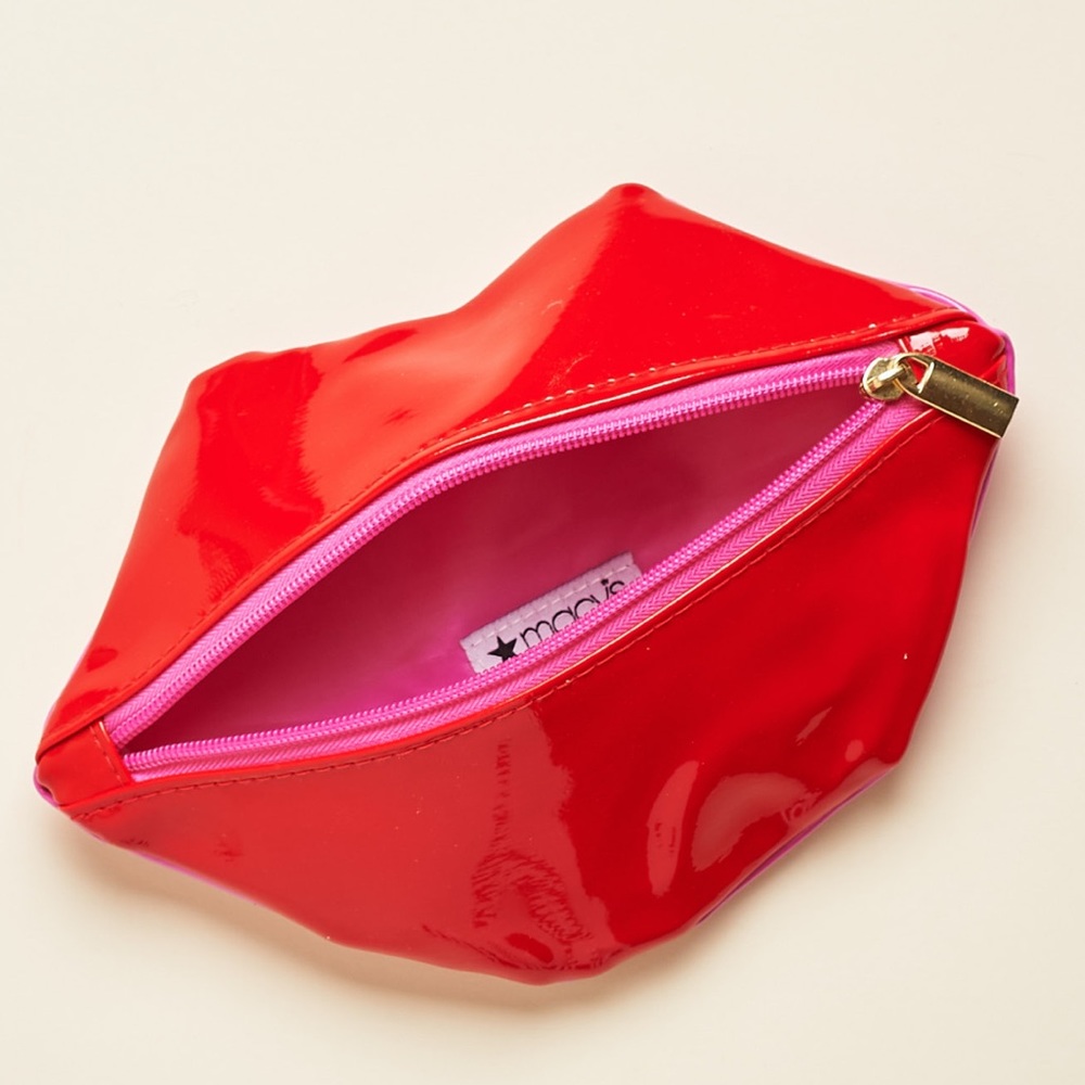 ‼️SOLD‼️ Macys Red Patent Lips Cosmetic Bag - Picture 6 of 6